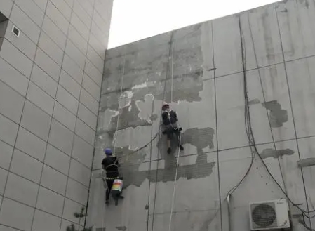 洛宁楼顶漏水维修公司分享下洛宁外墙防水的注意事项